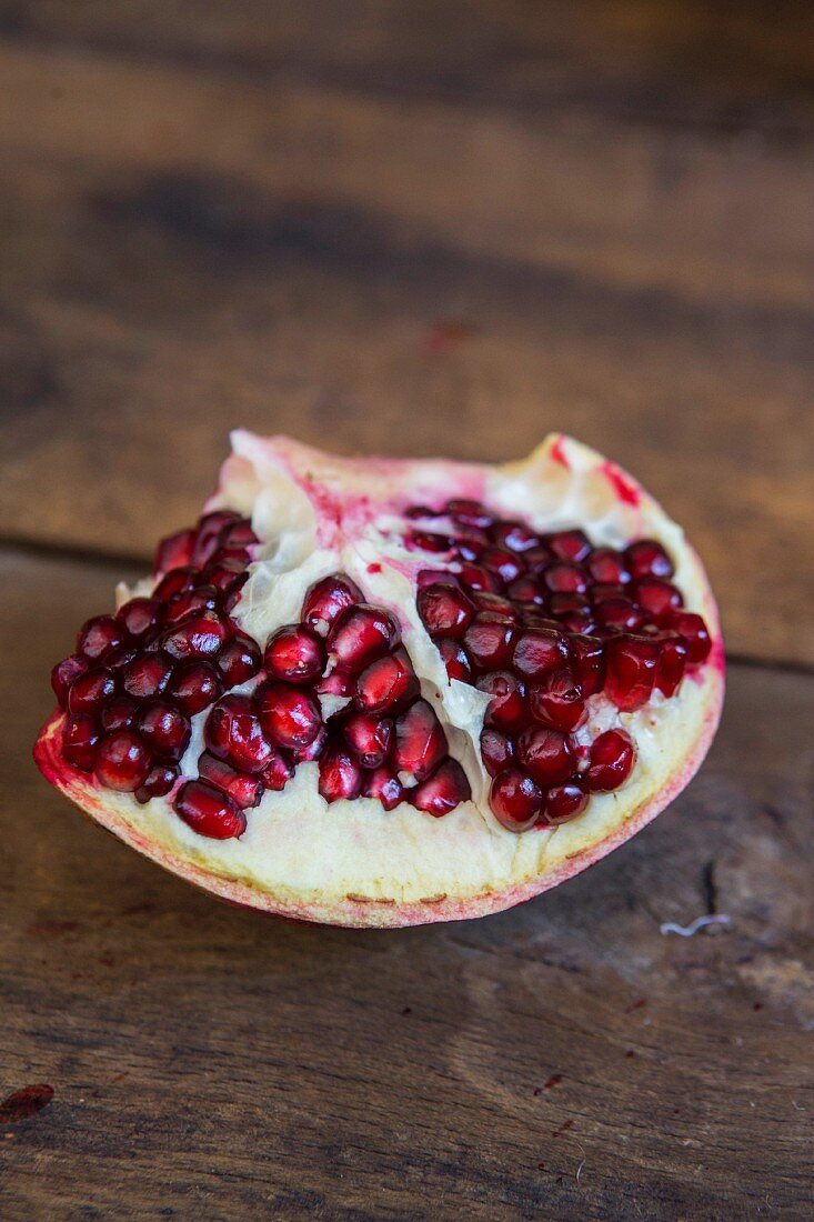 Ein Stück Granatapfel