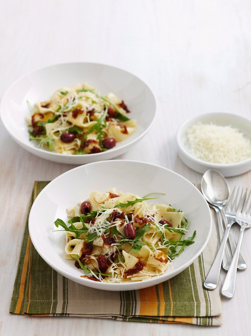 Tagliatelle with onion chutney, olives and rocket
