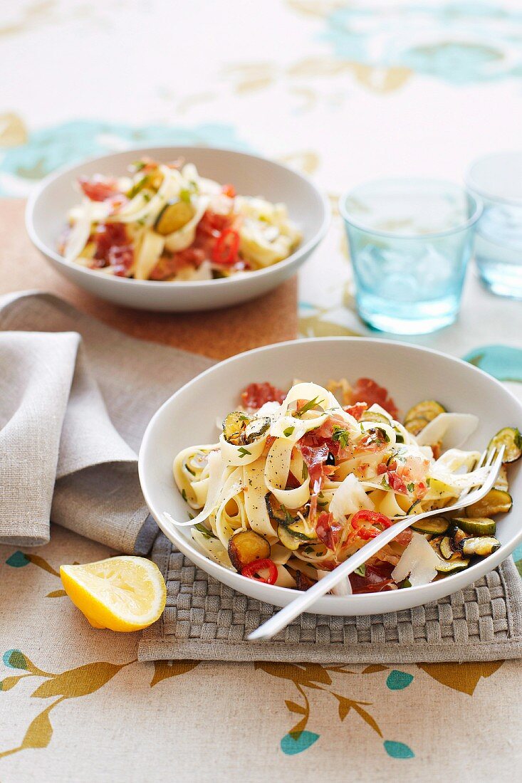 Tagliatelle with courgette and ham