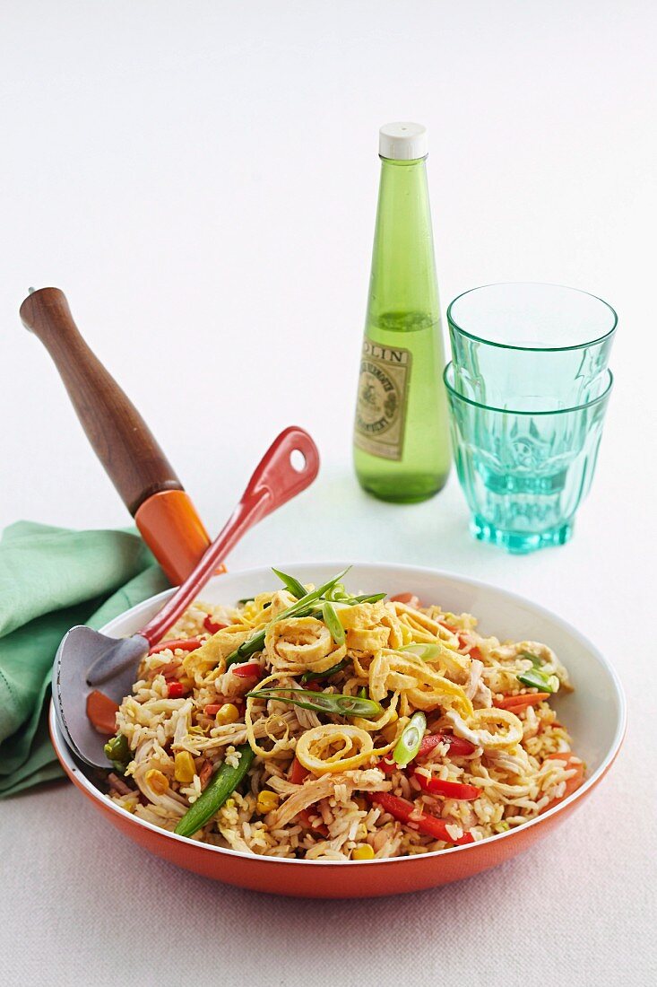 Fried rice with chicken and vegetables