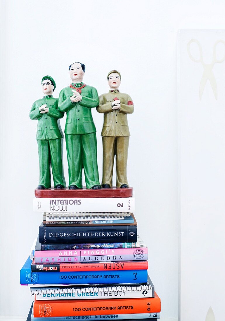 Small, green ceramic sculpture - Mao Zedong flanked by two party members on stack of books