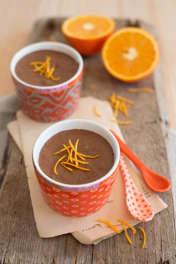 Schokoladenmousse mit Orangenzesten