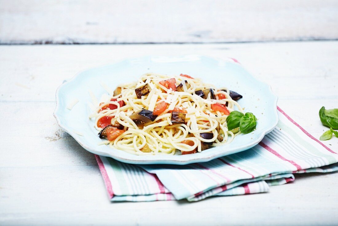 Spaghetti with vegetables and basil