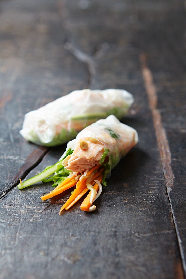 Rice paper rolls with salmon and vegetables (Asia)
