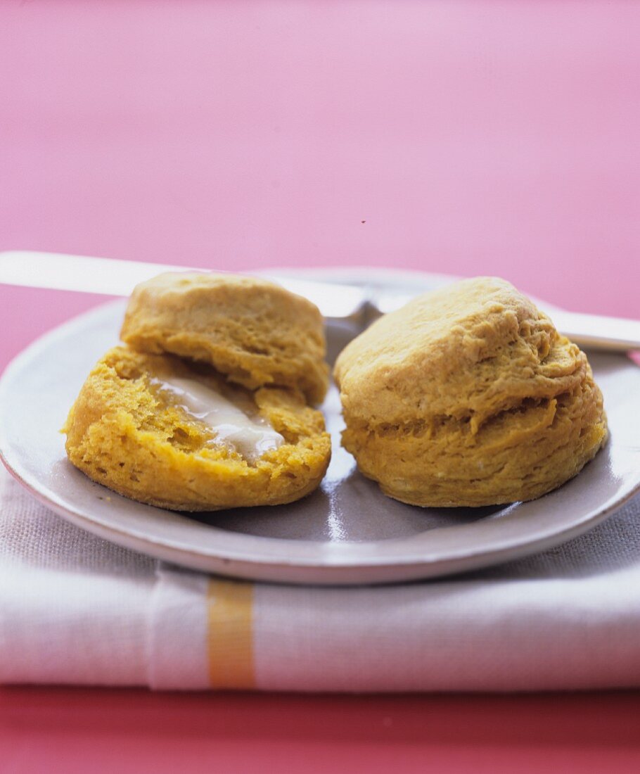 Süsskartoffel-Biscuits mit Butter