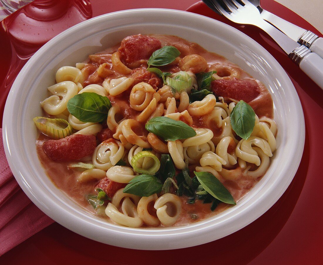 Orichiette (Hütchennudeln) mit geschmorten Tomaten