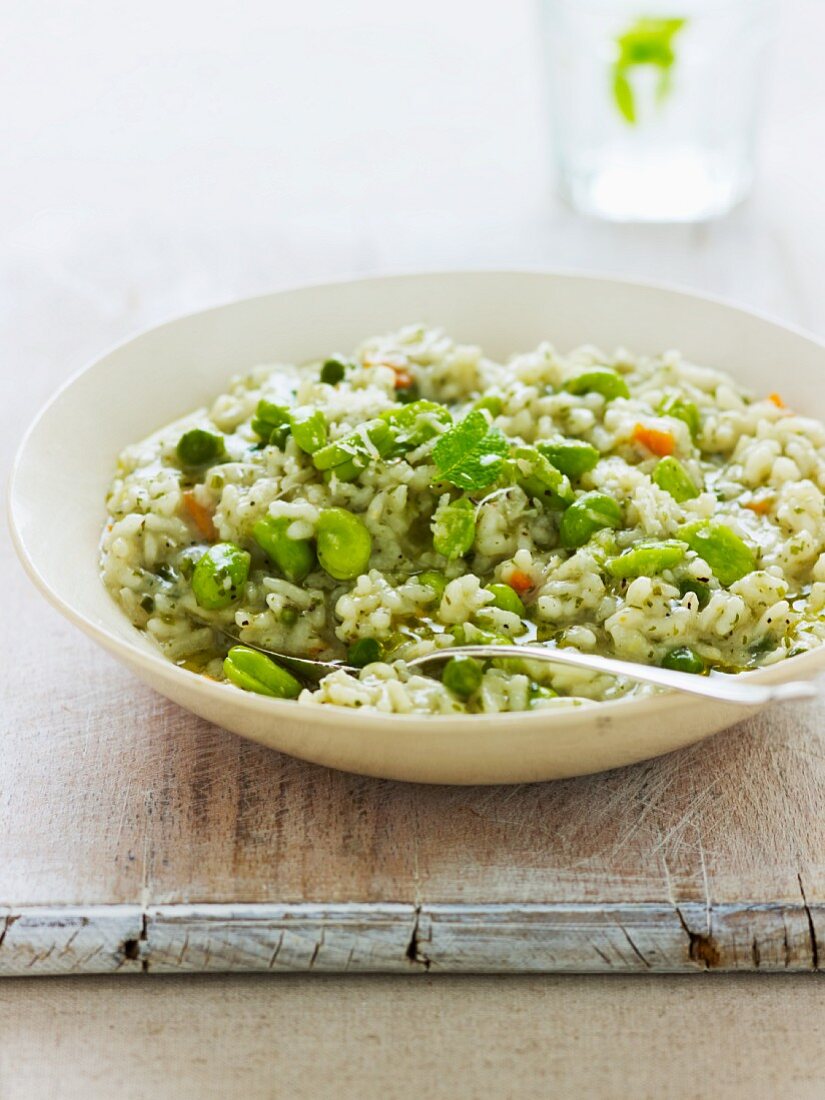 Erbsenrisotto mit Saubohnen und Minze