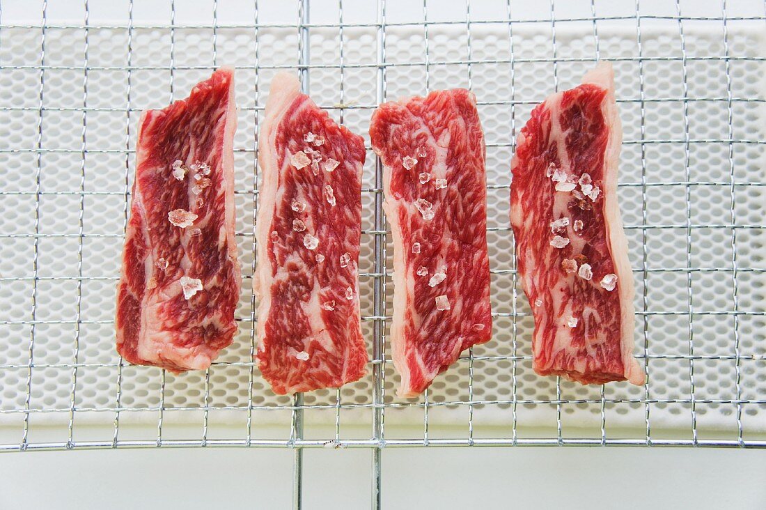 Wagyu-Steaks mit grobem Salz