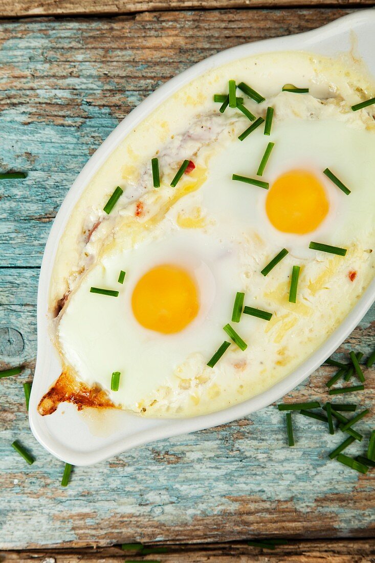 Baked eggs with chives