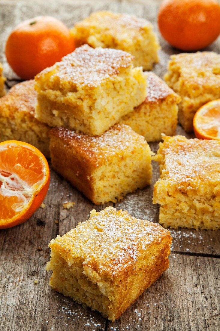 Mandarin cake slices and fresh mandarins