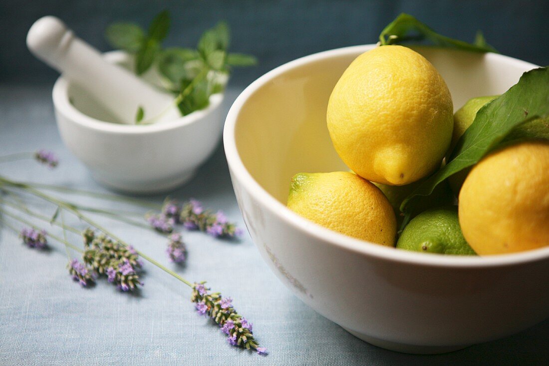 A bowl of fresh lemons