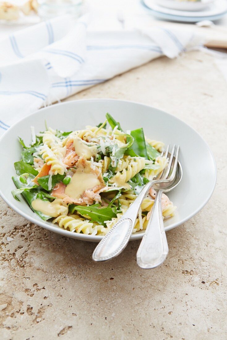 Pasta salad with salmon, mange tout and rocket