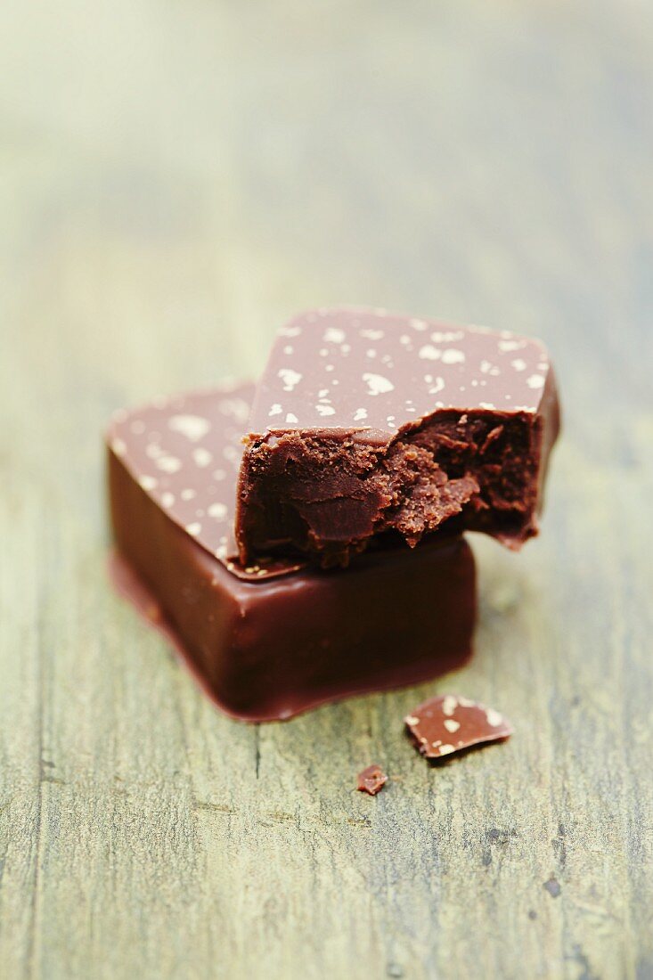 Schokoladenkonfekt mit Blattgold