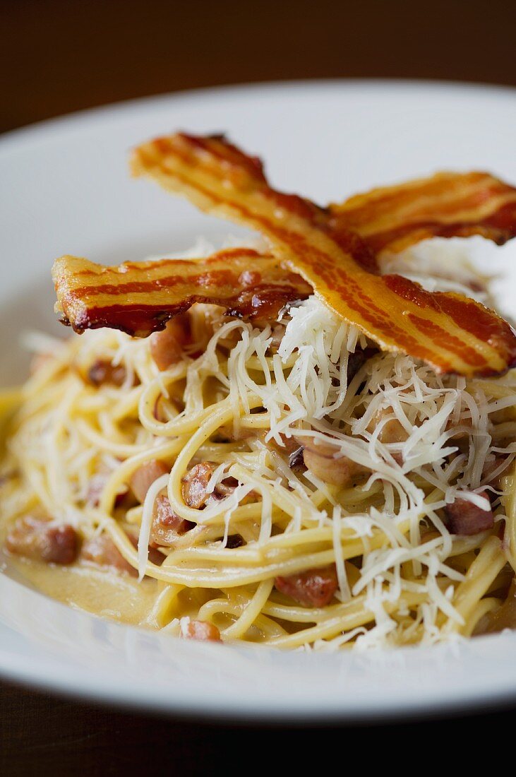 Spaghetti Carbonara mit Bacon und Parmesan