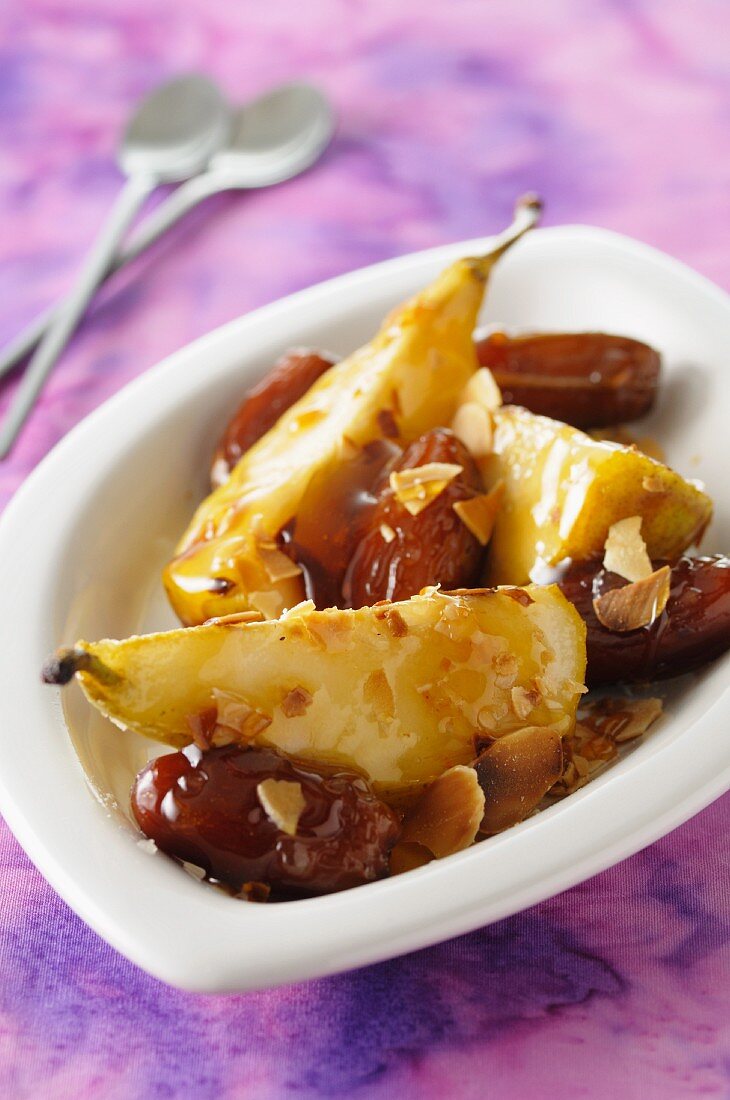 Caramelised pears with dates
