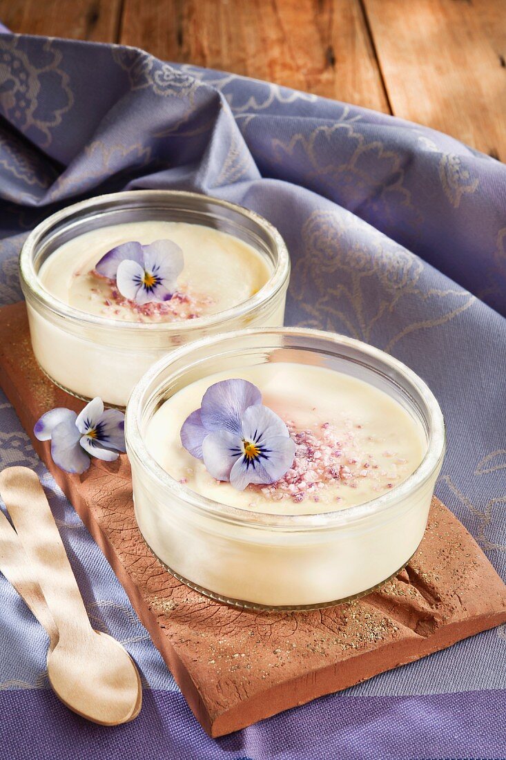 Cream desserts with edible flowers