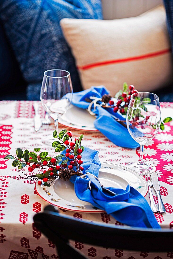 Set table with twigs of berries decorating napkins