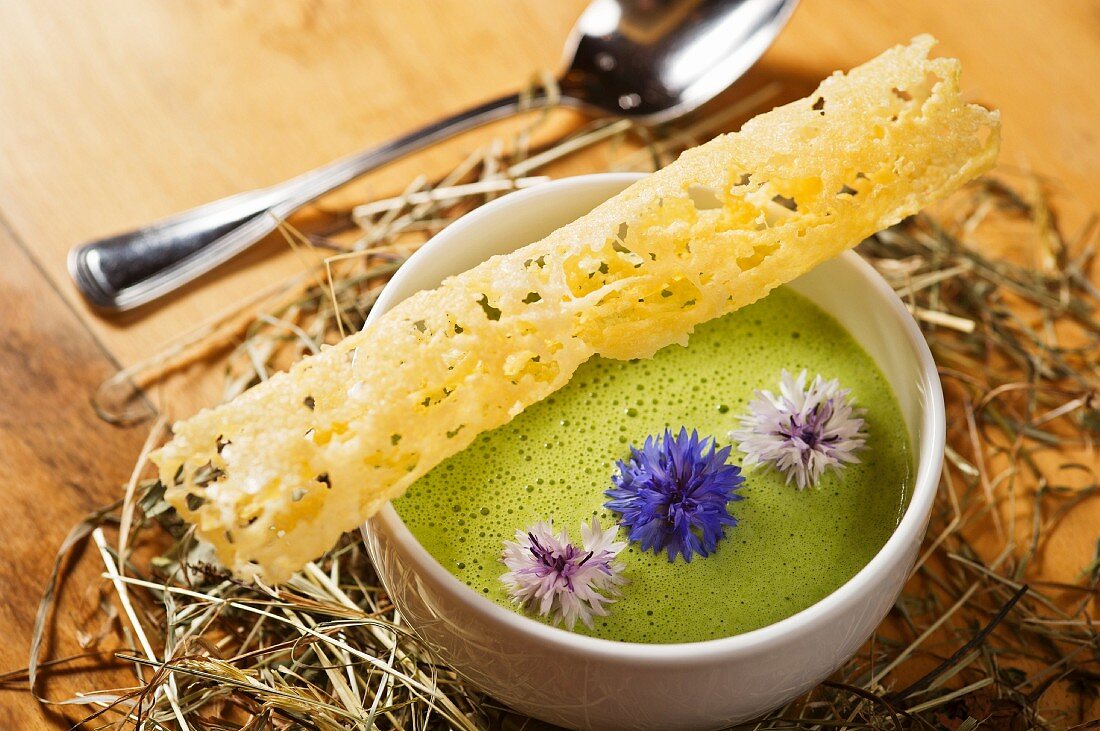 Green foam suit with mountain cheese, a wafer and cornflowers