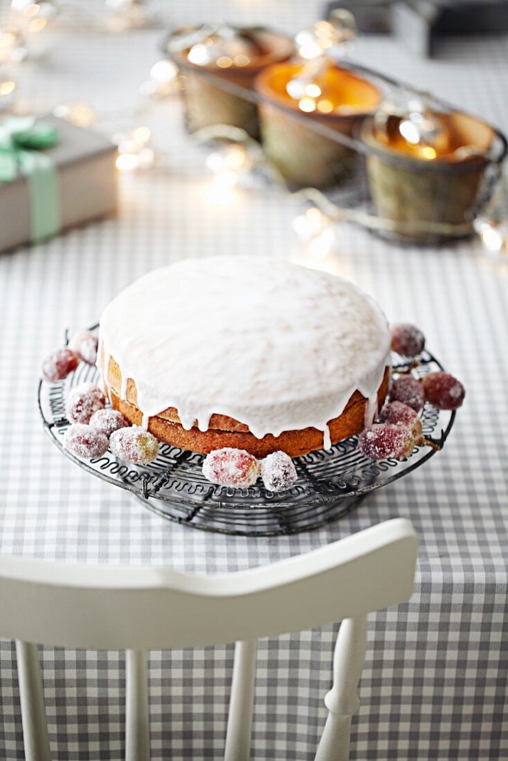 Sponge Cake mit gezuckerten Trauben