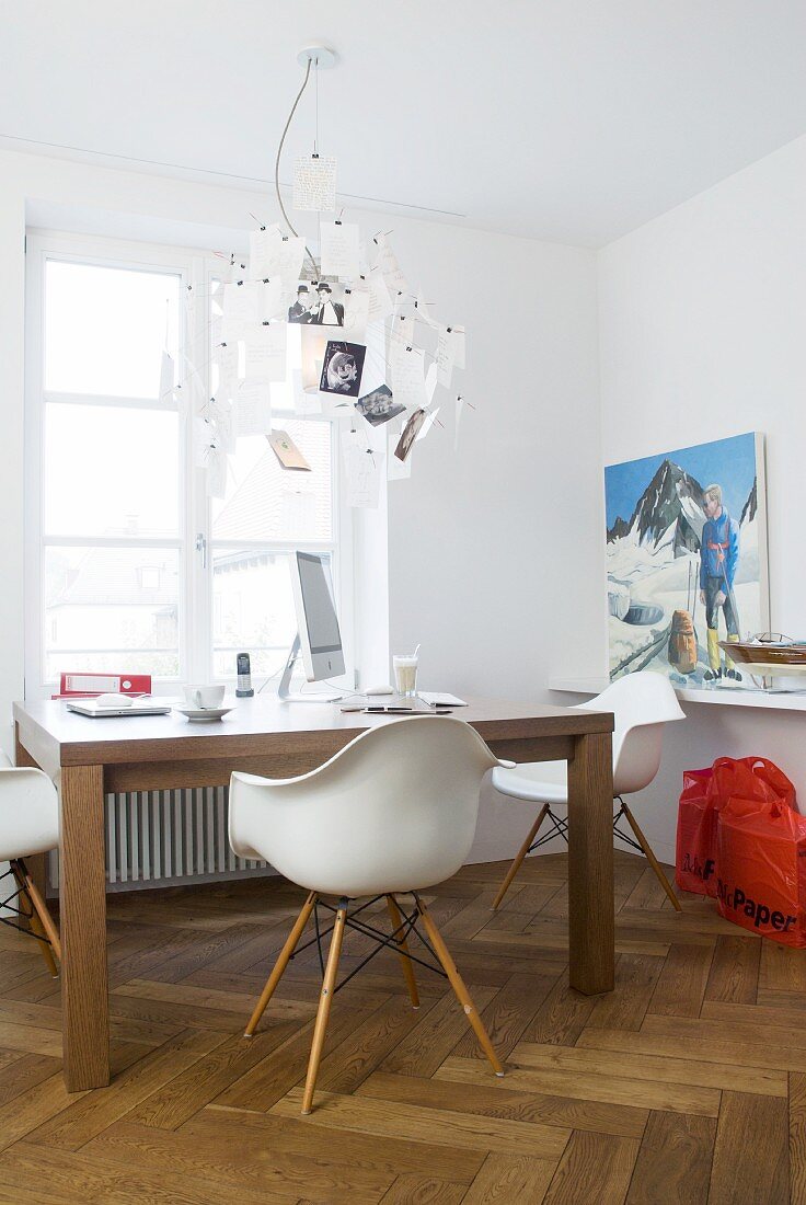 Desk, classic chair and Zettel'z chandelier in front of window