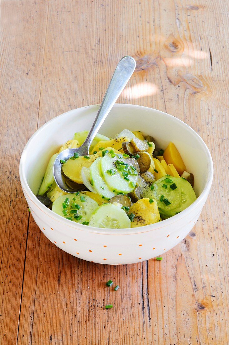Kartoffelsalat mit Essiggurken & Salatgurken