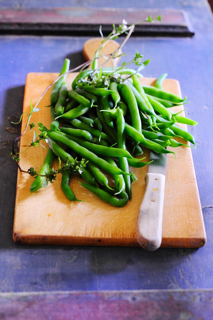 Fresh green beans on a wooden board