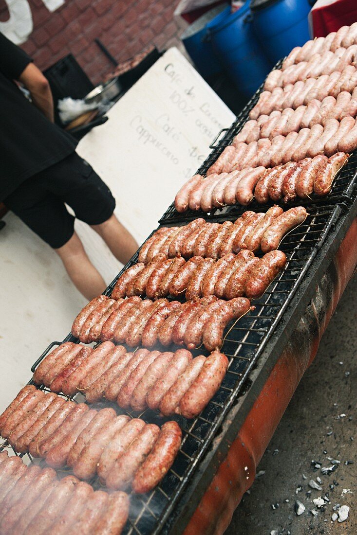 Bratwürstchen auf dem Grill