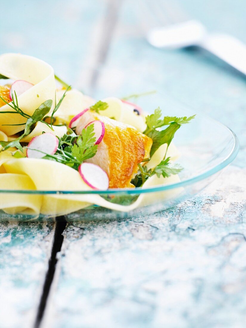 Fresh tagliatelle with radishes and fried chicken