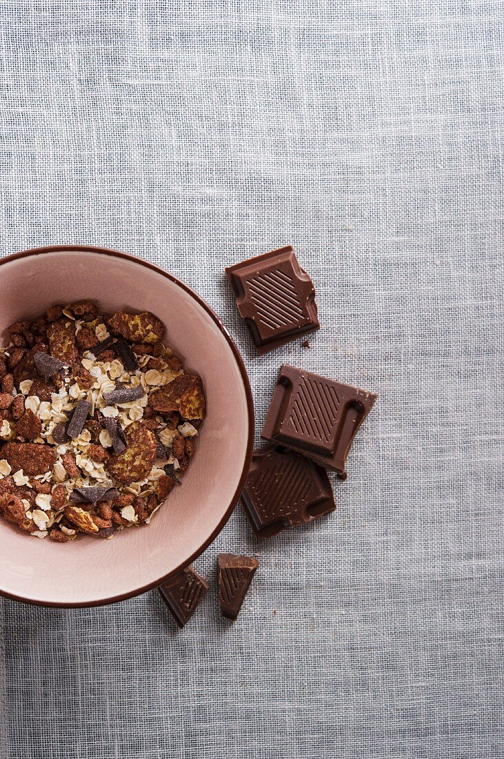 Schokoladenmüsli im Schälchen