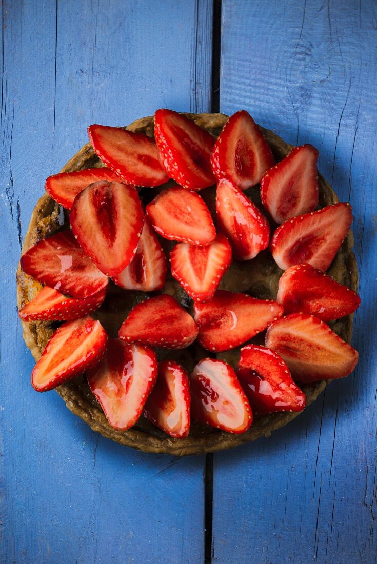 Strawberry and rhubarb tart seen from above