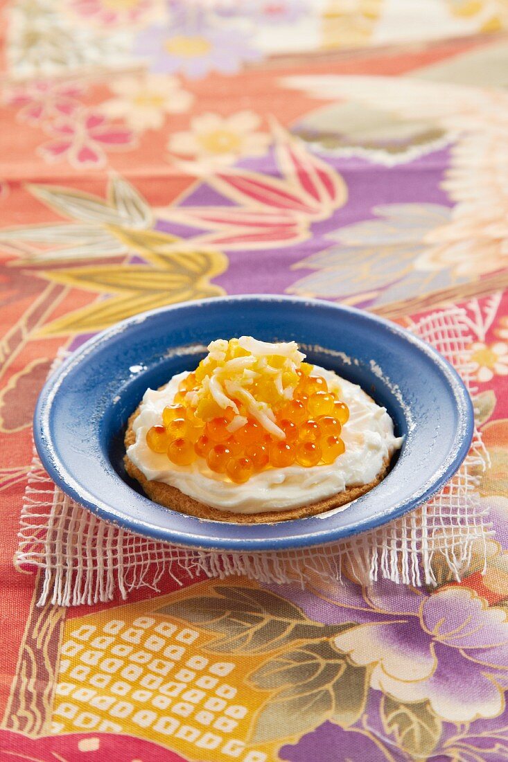 Canapé with cream cheese and caviar