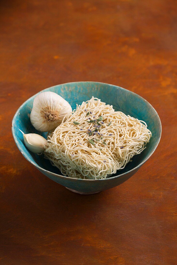 Mie noodles and garlic in a ceramic bowl