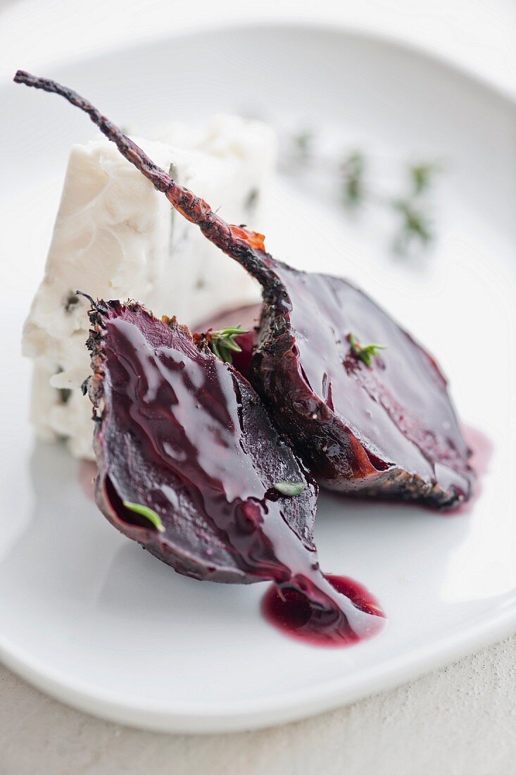 Grilled beetroot with Gorgonzola and thyme