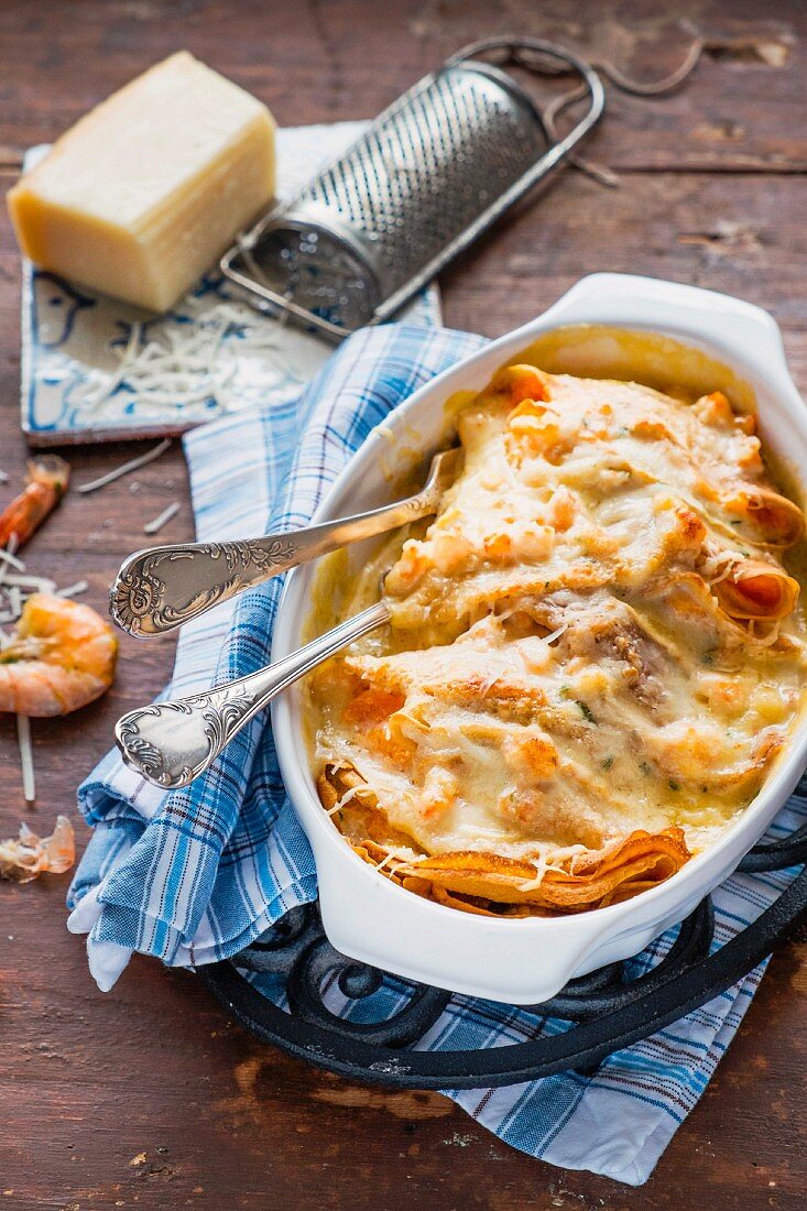 Gratinierte Crespelle mit Kürbis-Garnelen-Füllung