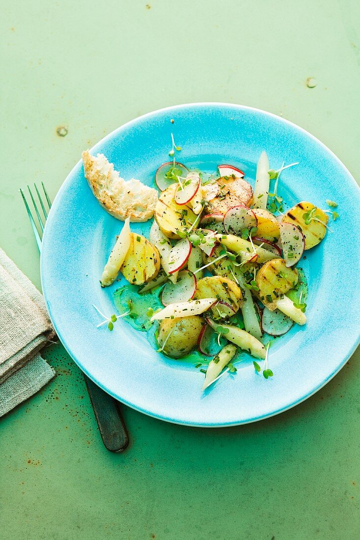 Grilled potato salad with asparagus and radishes