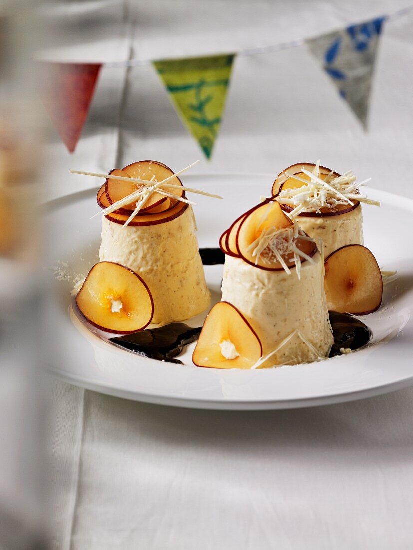 Iced cheese parfait with greaves and apples