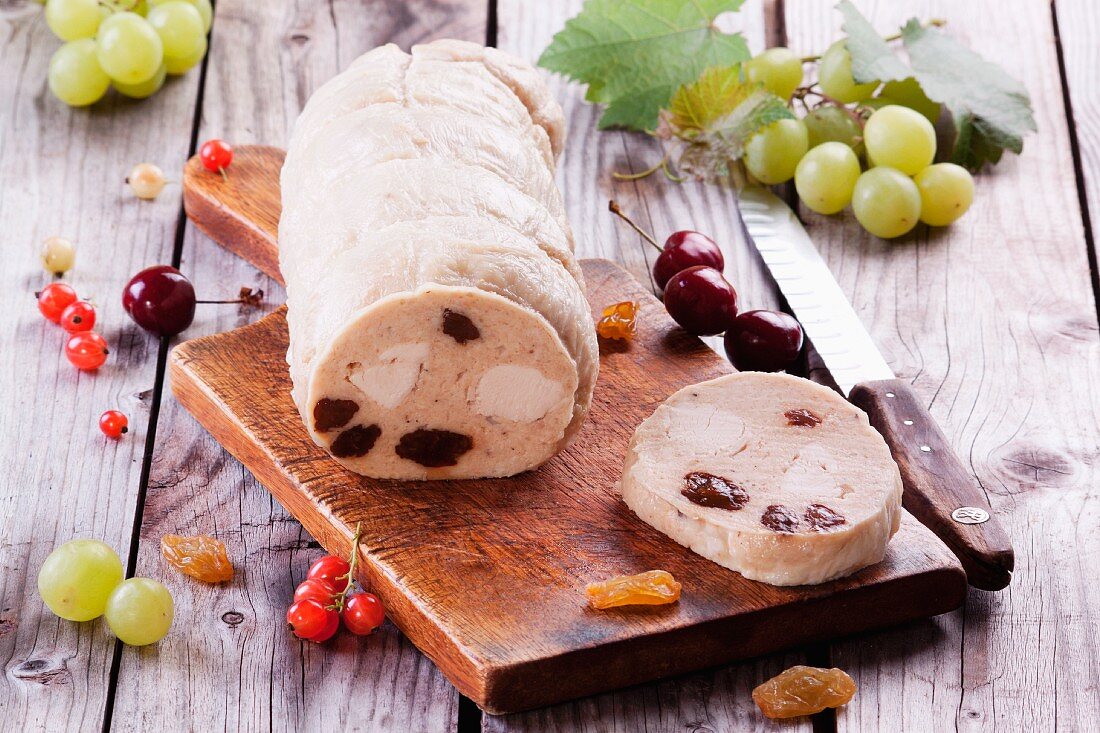 Hähnchen-Galantine mit Rosinen