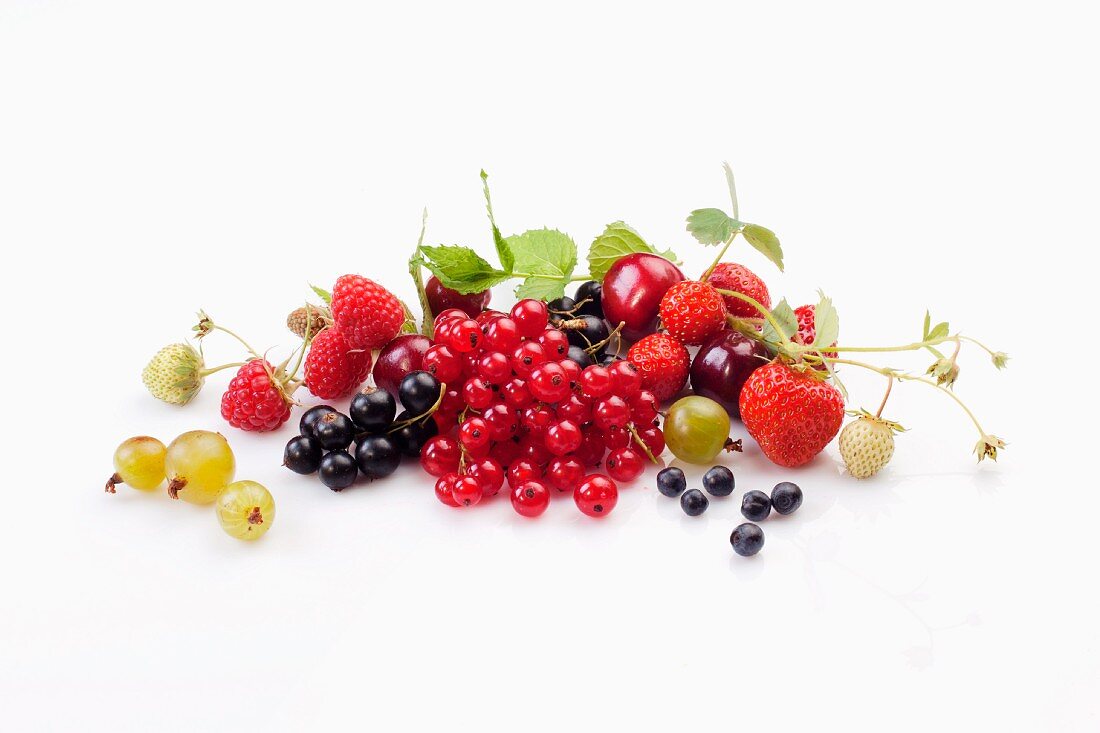 Frische Beeren und Kirschen