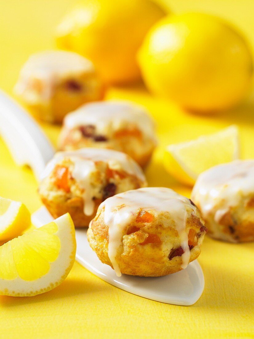 Lemon Scones mit Fruchtstücken