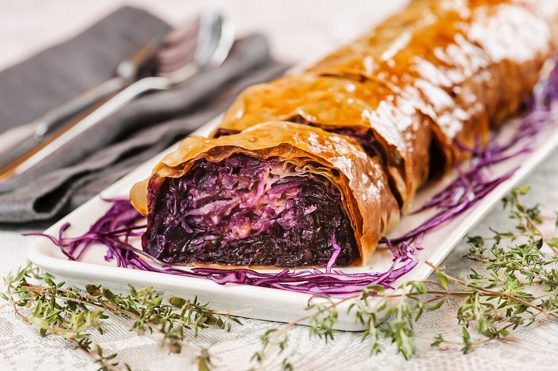 Red cabbage strudel