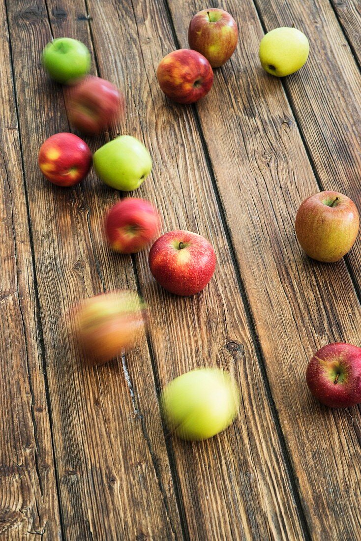 Rolling apples