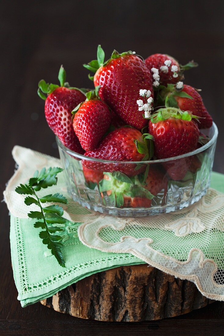 Frische Erdbeeren in einer Glasschale