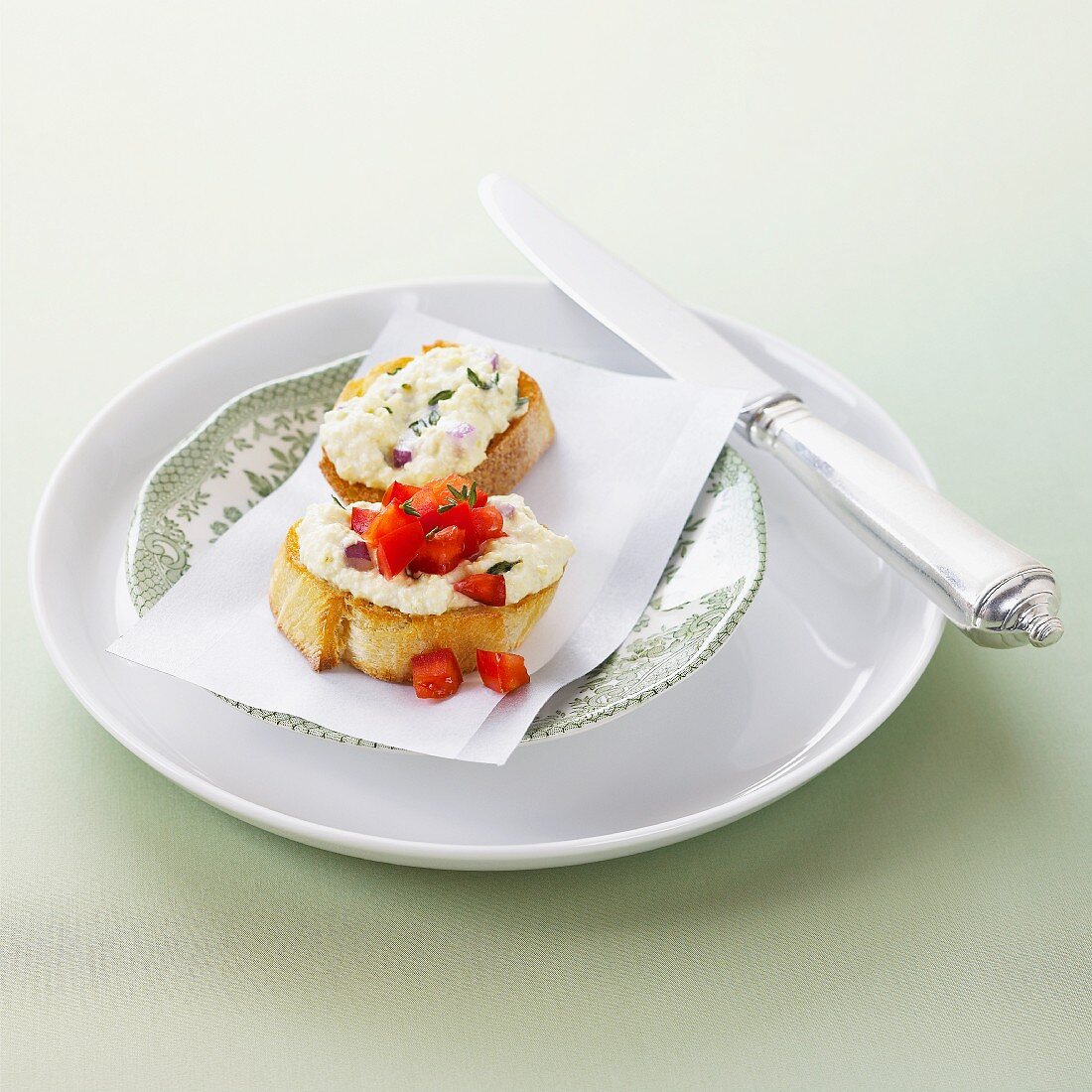 Crostini with ricotta cream and tomatoes