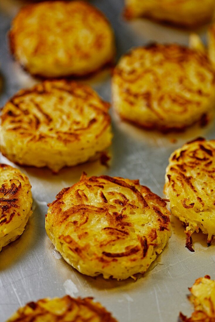 Kartoffelpuffer auf dem Backblech