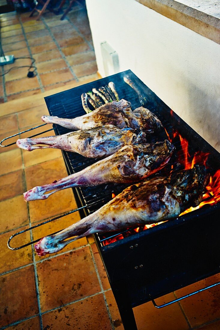 Lammkeulen auf dem Grill