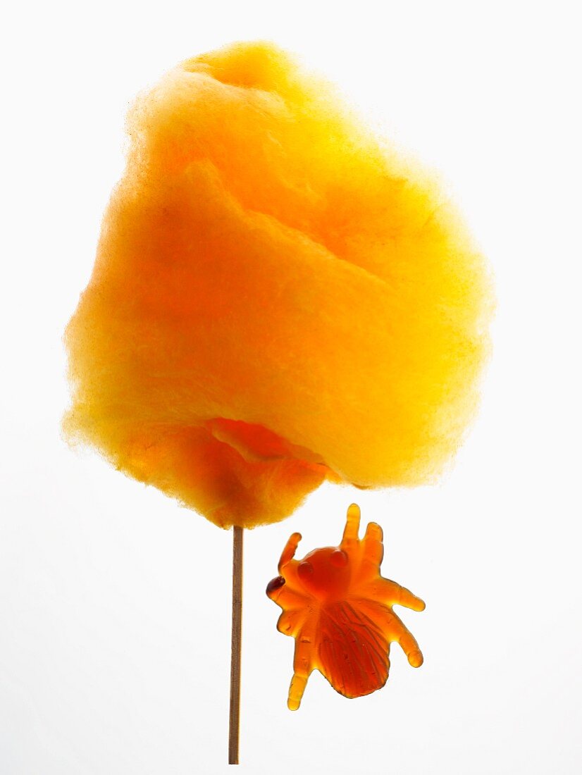 Orangefarbene Zuckerwatte & Spinne aus Fruchtgummi