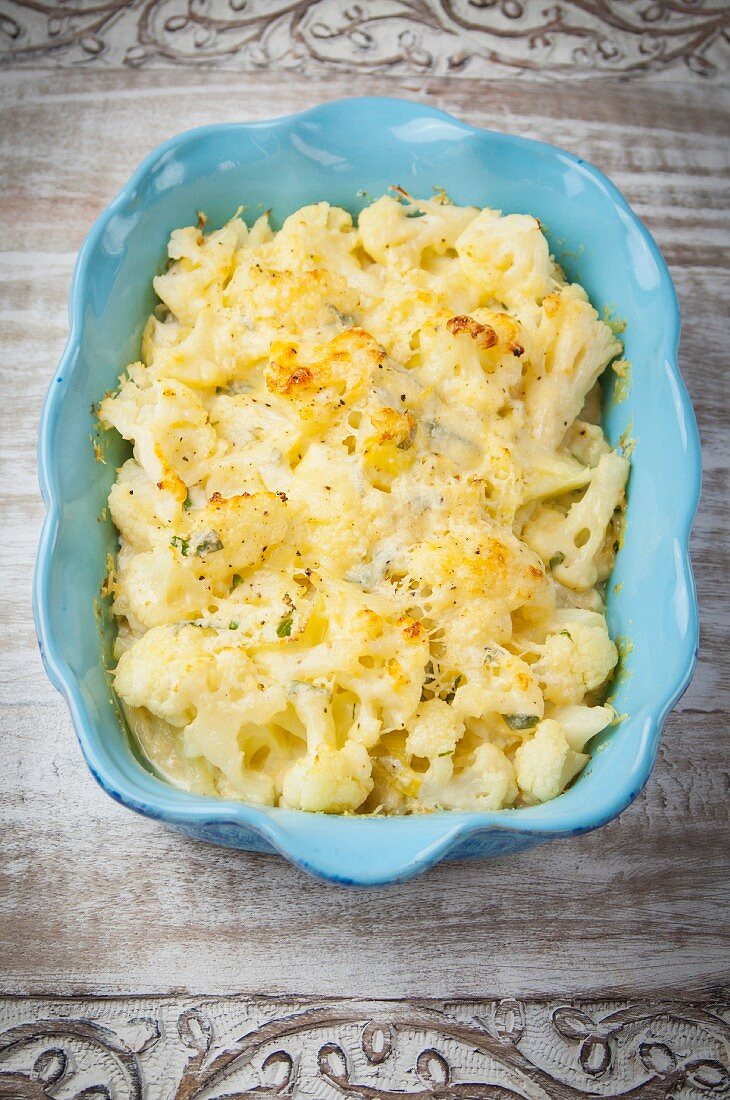 Cauliflower cheese gratin in a blue dish