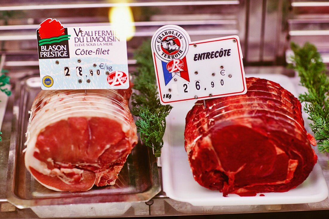 Entrecote and beef fillet in a display counter