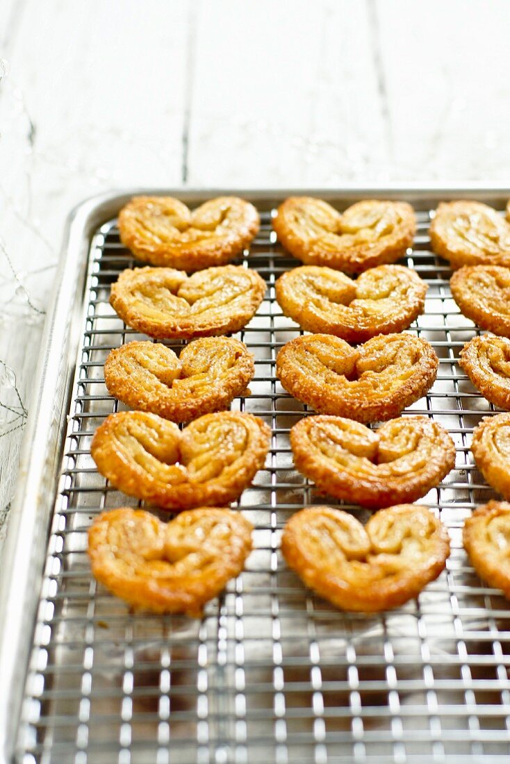 Palmiers on a wire rack