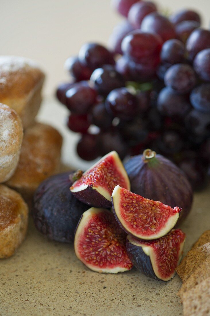 Fresh figs, bread and grapes